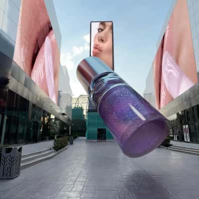 Lip Gloss Transform Façade’s Texture in a fake-out-of-home ad of Sephora