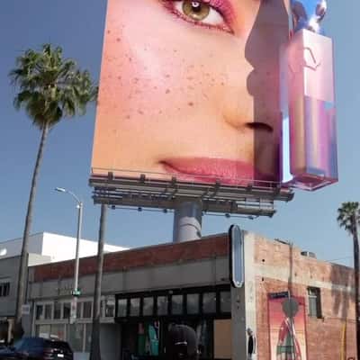 Eye Shadow Applies on Billboard in a fake-out-of-home ad of Urban Decay