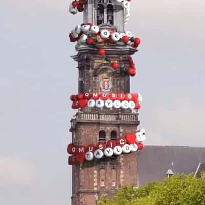 Bracelets Fell on Church Tower in a fake-out-of-home ad of Qmusic