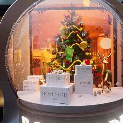 Christmas Snowball Display at Store in a fake-out-of-home ad of Bompard
