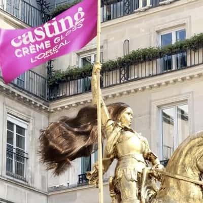 Statue's Hair Flows in the Air in a fake-out-of-home ad of L'Oréal Paris