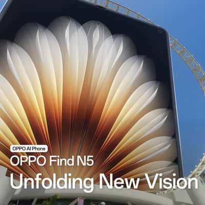 Smartphone Flips Open at Ferris Wheel in a fake-out-of-home ad of OPPO