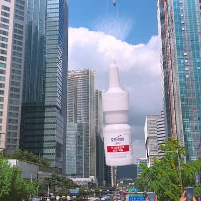 Nasal Spray Carried by Helicopters in a fake-out-of-home ad of Otrivin