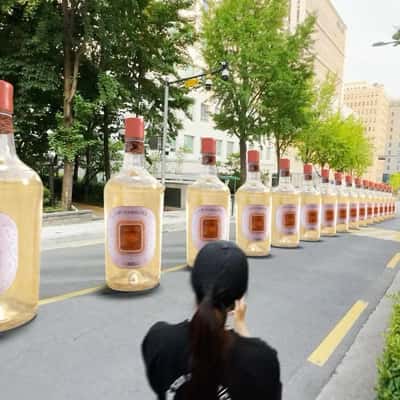 Wine Bottles in Domino Effect in a fake-out-of-home ad of Pasqua