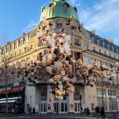 Popcorn Explodes at Palace in a fake-out-of-home ad of Pathé France 