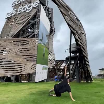 Hanging Smartphones Near Tower in a fake-out-of-home ad of Samsung Galaxy