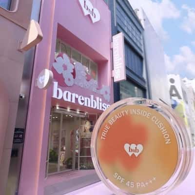 Cushion Bounces on River Trampoline in a fake-out-of-home ad of Barenbliss