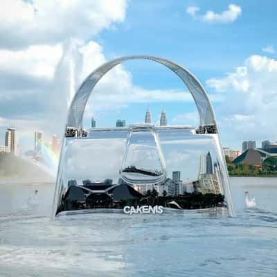 Handbag Surfaces from Lake in a fake-out-of-home ad of Cakenis