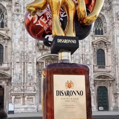 Balloon Floats from Wine Display in a fake-out-of-home ad of Disarrono