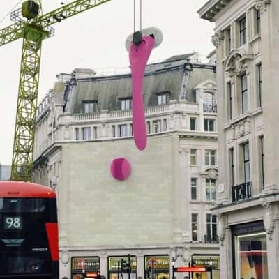 Crane Installs Razor in a fake-out-of-home ad of Estrid