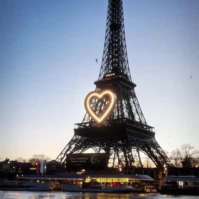 Heart Signage at Eiffel Tower in af fake-out-of--home ad of Girard-Perregaux