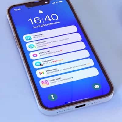 Notifications Emerges from Smartphone in a fake-out-of-home ad of Hello bank! France
