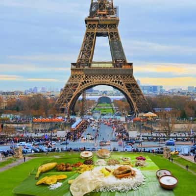 Buffet on Banana Leaf in a fake-out-of-home ad of Kerala Tourism