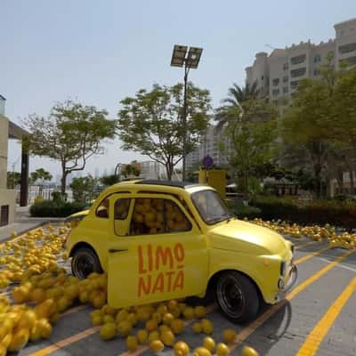 Car Spills Lemons in a fake-out-of-home ad of Limonata Dubai