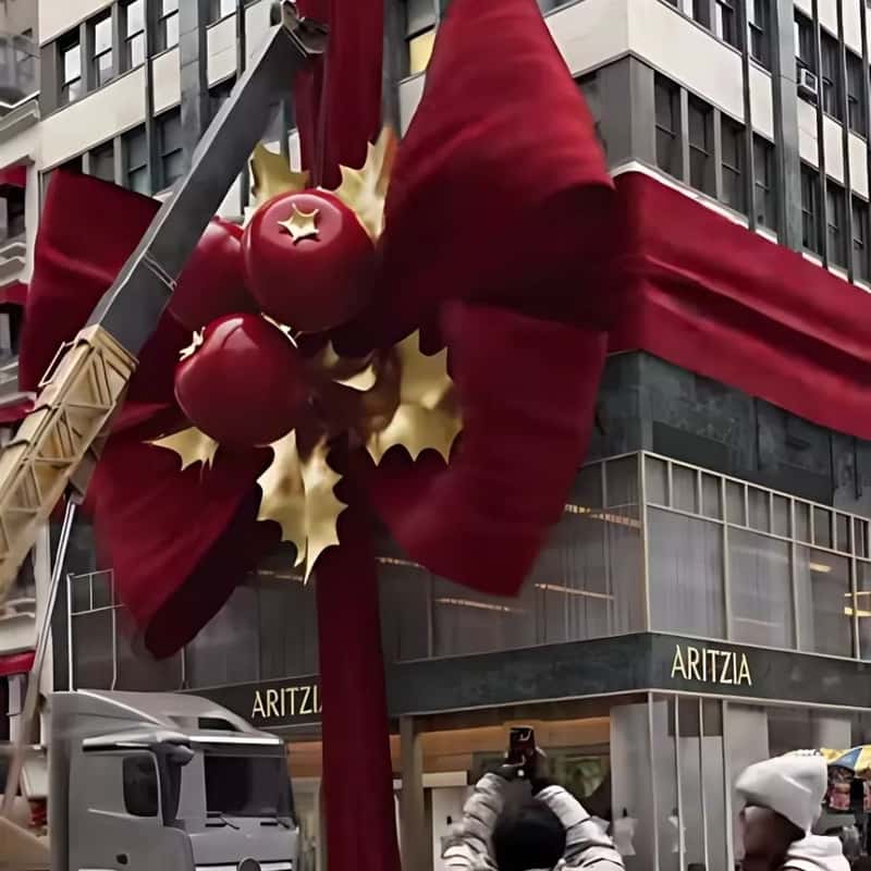 Best Holiday FOOH Campaigns: 12 Examples You Need to See