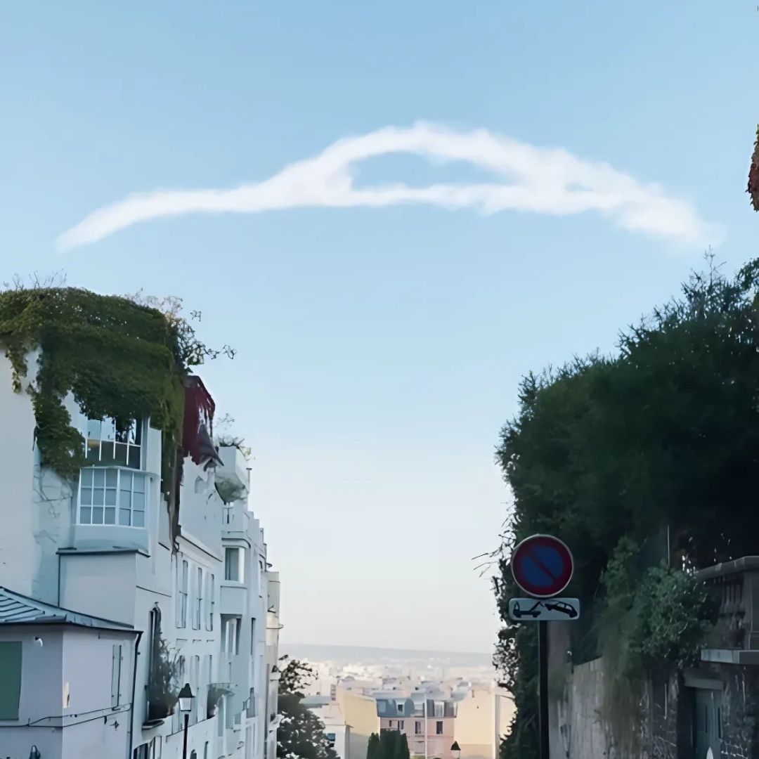 Car Cloud Formation in fake-out-of-home ad of Porsche